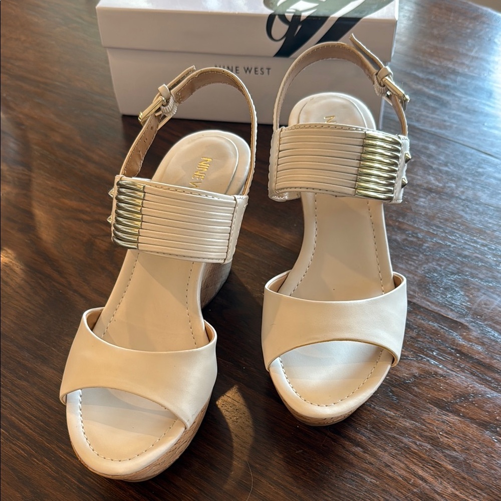 Nine West 8M Cream Sandals with Ankle Strap and Wedge Cork Heel